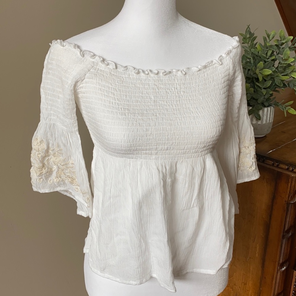 Hollister+White Off the Shoulder Top+ Sz XS